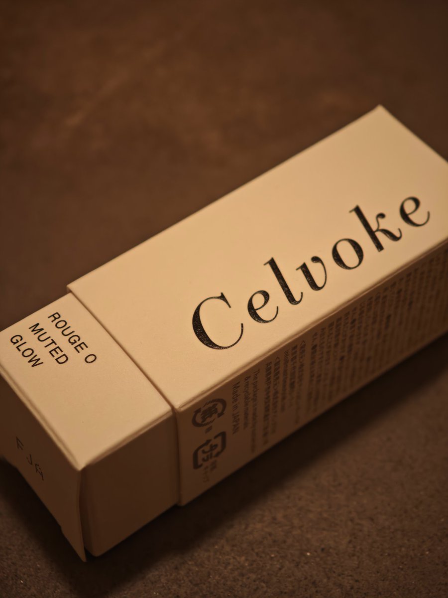 vxXK6UEj5BH5FM3's tweet image. Celvoke Rouge Oの使用感にハマり、ルミネ限定色も買ってきました。
薄づきマットが新しいし付けた感じのおしゃれさが好き〜
赤みのある色がかわいいと思う！