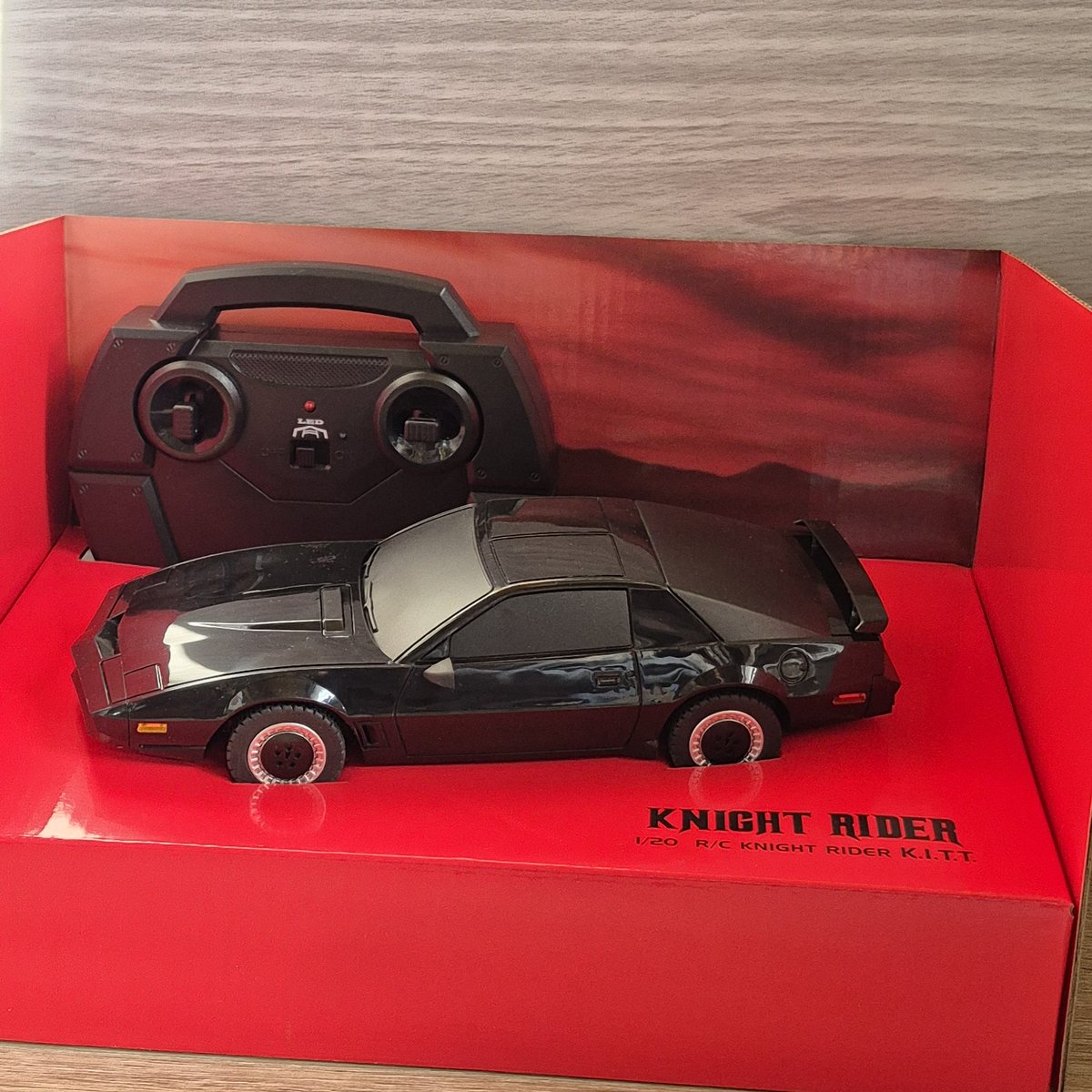 届いたわよ、 #ナイト2000 のR/C ラジカンよりは良いけれど、デアゴ並