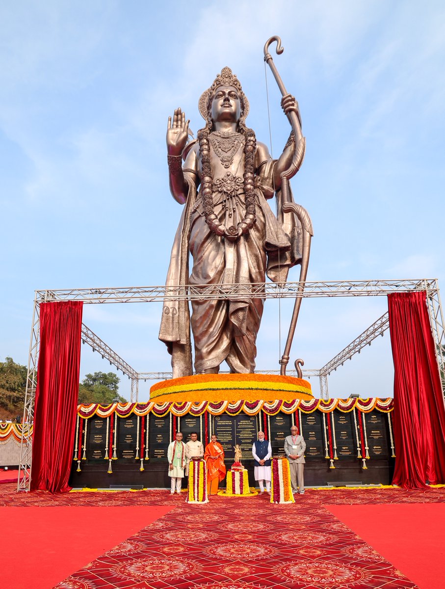 RamNigam2017's tweet image. Just witnessed history in Goa! 🇮🇳 PM @narendramodi unveiled the world&apos;s tallest 77-ft bronze statue of Lord Ram at Shree Samsthan Gokarn Jeevottam Mutt – a breathtaking symbol of our cultural revival!
 🙏 #GoaRamMurti #CulturalRenaissance #PMModiInGoa