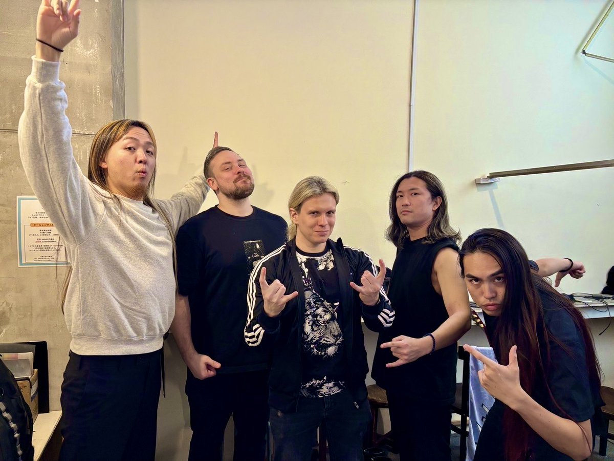 ILLUSIONFORCE's tweet image. 🤘🔥Arrived at Osaka🔥🤘

本日‼︎

🤘🔥11/30 大阪Club Water🔥🤘

新生ILLUSION FORCE、テンションバッチリです🇯🇵🇺🇸🇧🇷🤝

当日券は会場受付にて🎫

一緒に楽しみましょう‼︎

#ILLUSIONFORCE
#guilhermehirose