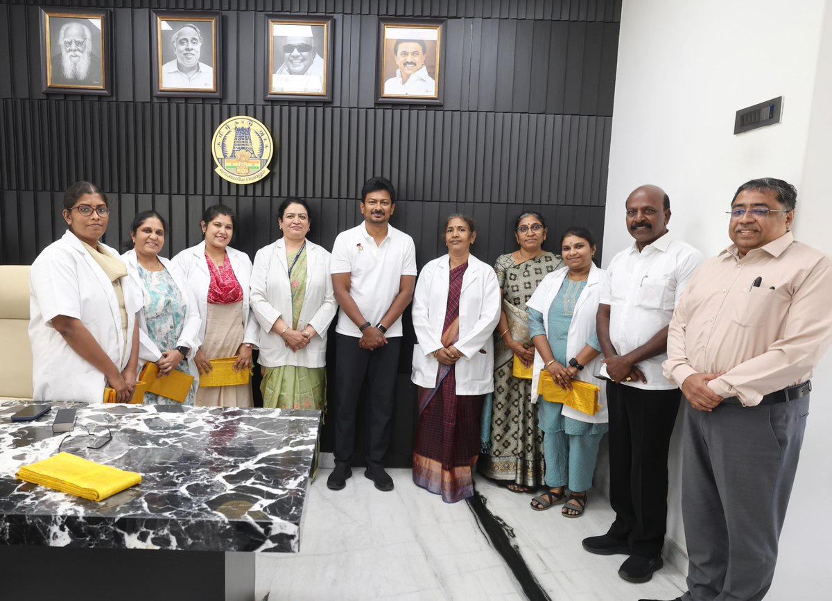 Udhaystalin's tweet image. சென்னையில் பணியாற்றி வந்த பீகார் தொழிலாளி ஒருவர் அண்மையில் எதிர்பாராத ரயில் விபத்தில் சிக்கியதில் அவரது இரு கைகளும் துண்டாகின.

இராஜீவ் காந்தி அரசு பொது மருத்துவமனையில் அனுமதிக்கப்பட்டிருந்த அவருக்கு, தொடர் சிகிச்சை வழங்கப்பட்டது. குறிப்பாக, அந்த இளைஞருக்கு Cross Hand…