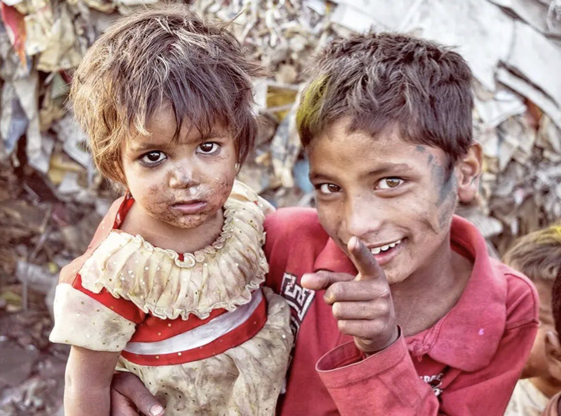 BLAIMGame's tweet image. Labour claim the lifting of the two child cap on child benefit will take 450,000 children out of poverty.

Poverty.                            Not poverty.