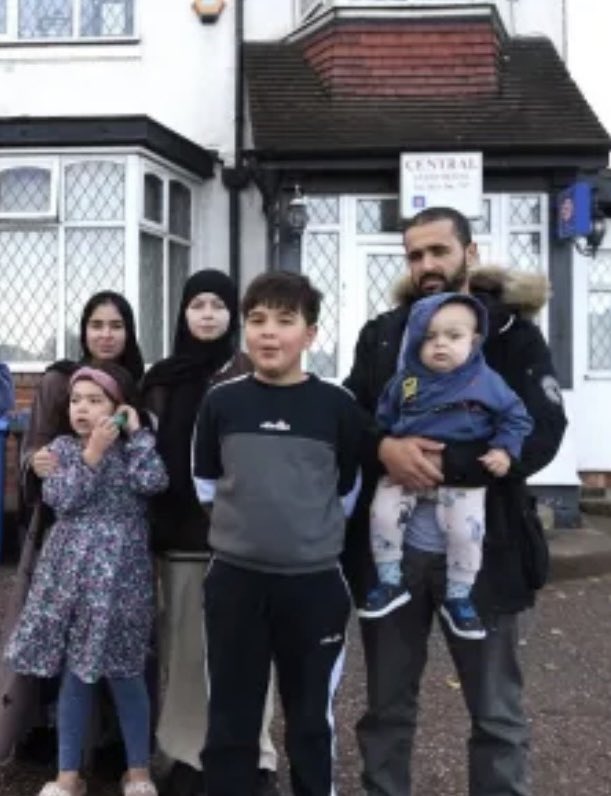 BLAIMGame's tweet image. Labour claim the lifting of the two child cap on child benefit will take 450,000 children out of poverty.

Poverty.                            Not poverty.