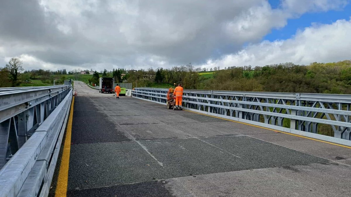 provinciamodena's tweet photo. 📷RIAPRE PONTE RIO TORTO📷
Oggi venerdì 28 Novembre (dopo le ore 12.00) riapre al transito il ponte Rio Torto sulla Nuova Estense.
#Anas #Provincia #Modena #Serramazzoni #Pavullo #Maranello #lavori #Riotorto #Provinciadimodena https://t.co/1RUdcQpsde