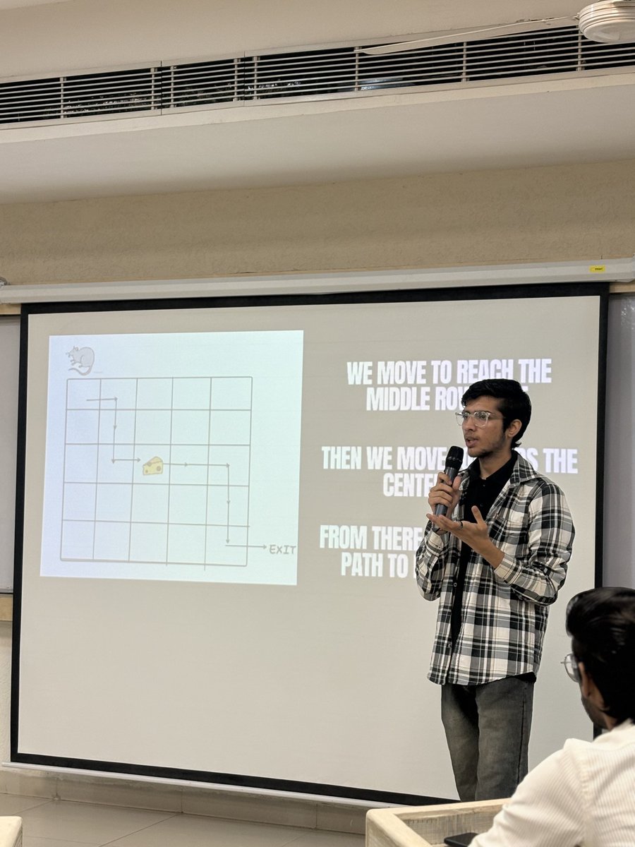 OSChandigarh's tweet image. OSC hosted CS101 to introduce students to computer science and applications. Ayush Chauhan, Angad Sudan and Ridhima Sharma covered problem solving and  computer science domains through an engaging session. A strong start for young developers.
 #TechTwitter #OpenSourceChandigarh