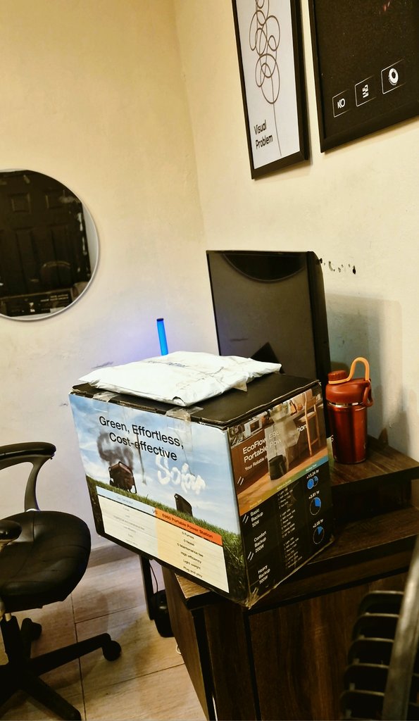 Luciditytrn's tweet photo. Arrived🥳  the @EcoFlowTech e989

#branddesigner  #power  #lucidity  #ecoflow #solar https://t.co/vQuVIszyql