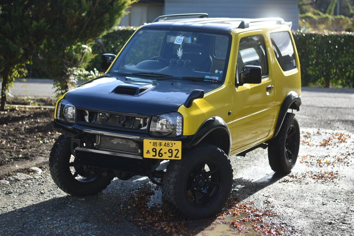 04LS2008's tweet photo. ジムニー乗り換えるかもなので売りたいです！🟡

前置き、LEDヘッドライト、FRPリアゲートは外します！
リアゲートは塗装してないのならつけられます👌🏿

金額等詳細は連絡ください！

売れればまたジムニーに乗り換え予定ですのでジムニーはおりませんのでご安心を☺️

 #ジムニー売ります https://t.co/UdU70fZwCm