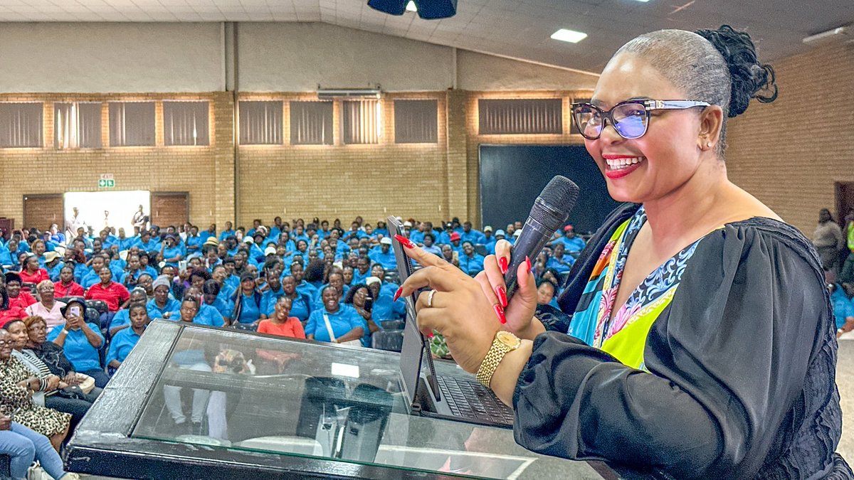 MEC Nomantu Nkomo Ralehoko met Community Health Workers again to address working conditions and update them on new support measures. <a href="/GautengHealth/">Gauteng Health</a> 
Read more here: siwnews.com/2025/11/27/gau…