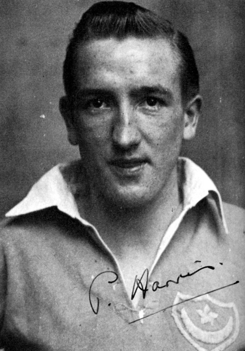 PompeyHistory's tweet image. 🏁 Final furlong, #Pompey fans!

🥇We are so close to bringing Peter Harris’s 1949 &amp;amp; 1950 championship gold medals home — only £1,500 left to raise by Dec 12.

💙 Help us reach the target to enable these unique items to be on public display in 2026! 

👉 pompeyhistory.org/posts/news/202…