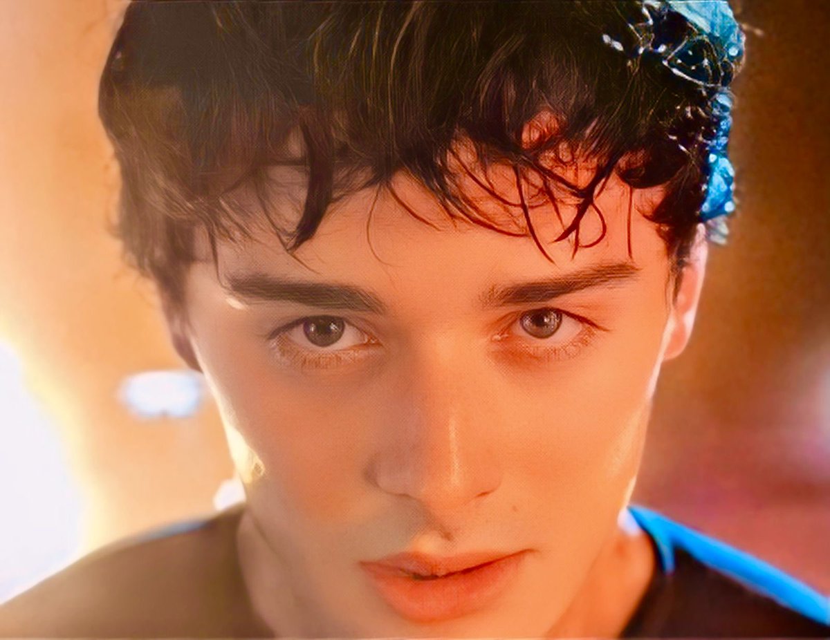 Noah Schnapp 🔥🔥
Will 🫶🏻🔥
That scene was absolutely insane....it gave me literal goosebumps. I still can’t get over it and now I’m counting the days till 25th December. The hype is unreal and the energy is still stuck in my mind. If this is just the beginning I can’t even