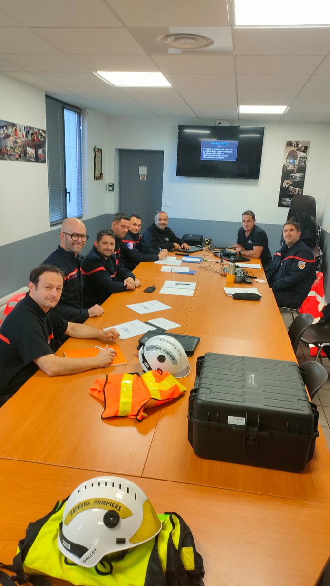 Sapeurs-pompiers 40 tweet media