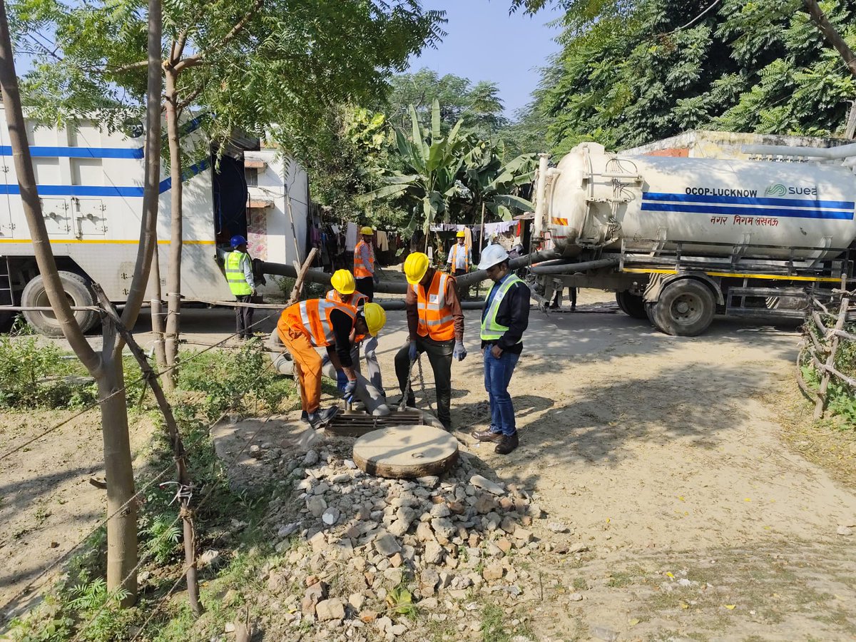 _KalbeAbbas_'s tweet photo. @suez is managing the city’s sewer cleaning operations with great efficiency. Equipped with modern machinery, the team completes work quickly and with full safety. Many thanks to the state government for the One City One Operator scheme.
#OneCityOneOperator @NagarVikas_UP https://t.co/jwZiRrWQEh