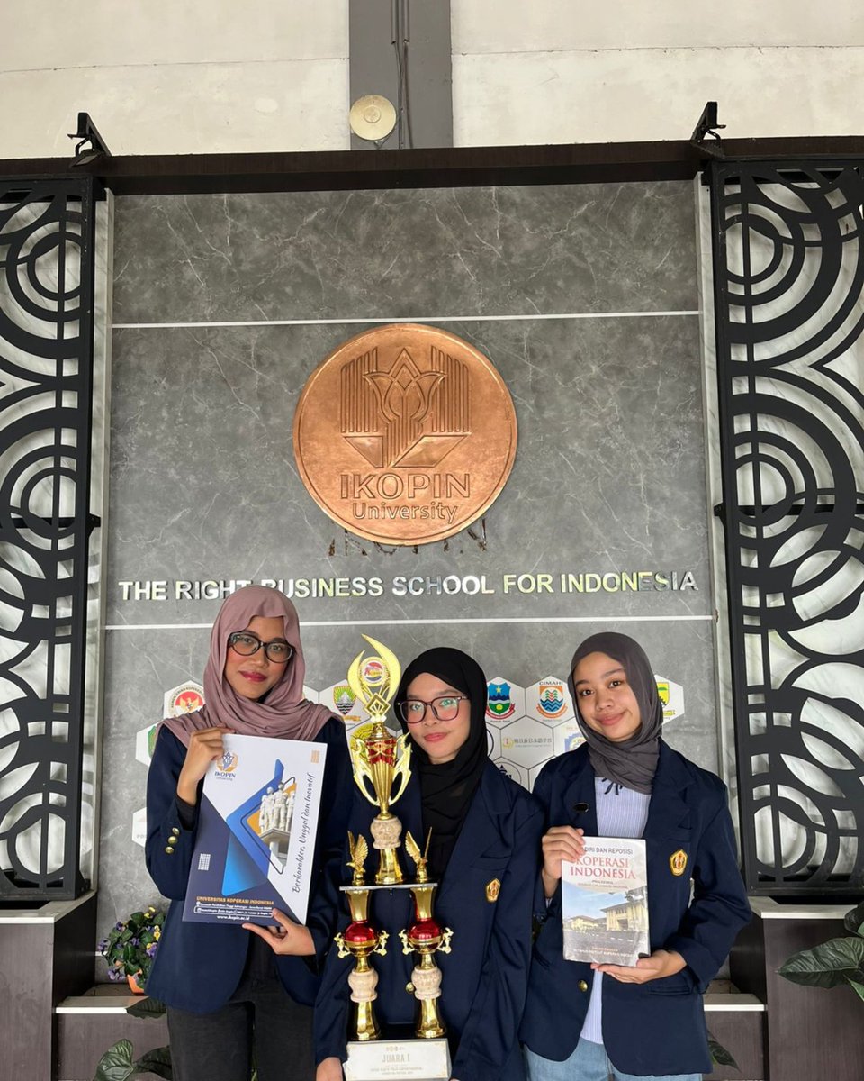 febunpad's tweet photo. Selamat! Kepada Tim Pendekarians dari Program Studi Ilmu Ekonomi 2023 sebagai JUARA 1 LKTIN - Accounting Fest 2025 dengan Dosen Pembimbing, Bapak Estro Dariatno Sihaloho, S.E., https://t.co/EWUhqEaPi5. (@estro_sihaloho) Keep Leading and Inspiring! #FEBUnpad #Unpad #FEBLegacy https://t.co/PmSyqcvcXS