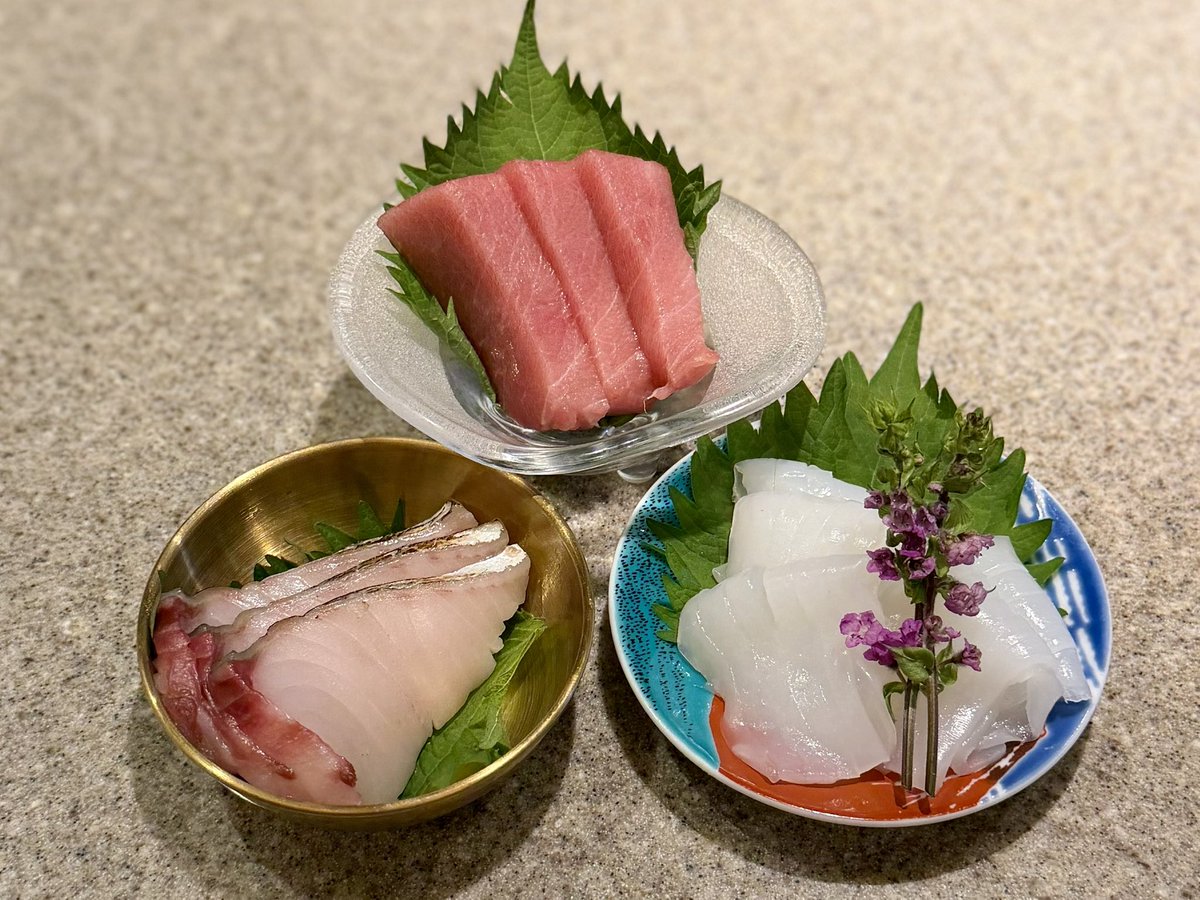 【店名】『有楽町かきだ』まかない
【メニュー】一本買い本鮪中トロ、能登漁師さん直送のサワラ＆アオリイカ
【ポイント】今日もそれぞれの人生を楽しみましょう。強い。
#朝定エージェント
#連続2356日