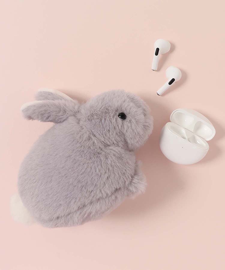 ＼🐰💛まるでぬいぐるみ？！／
もふもふウサギポーチが新登場🐰
リップや目薬、イヤホンなどちょっとした小物を収納できるミニサイズ❣

モチーフアニマルポーチ
x.gd/DWk3i
#ウサギ #うさぎ #動物 #ポーチ  #ブルーブルーエ #bleubleuet