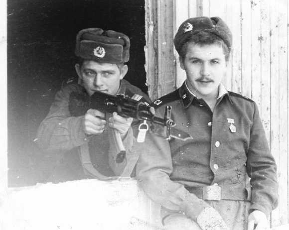 Combination_K's tweet image. Building the structure, and then defending the structure: