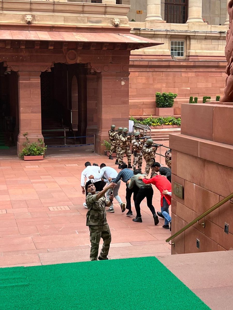 CISFHQrs's tweet image. CISF - A Stronger Shield for Parliament. Future-Ready. Mission-Focused.

#CISF has reinforced security at the Parliament House Complex (PHC) after a detailed review. The upgraded framework covers access control, perimeter &amp;amp; internal security, counter-terror preparedness, and…