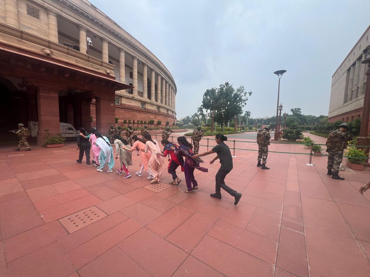 CISFHQrs's tweet image. CISF - A Stronger Shield for Parliament. Future-Ready. Mission-Focused.

#CISF has reinforced security at the Parliament House Complex (PHC) after a detailed review. The upgraded framework covers access control, perimeter &amp;amp; internal security, counter-terror preparedness, and…