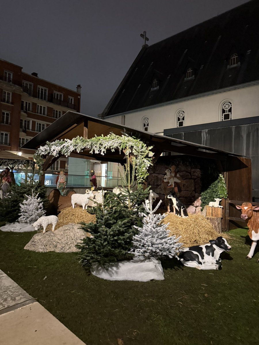 Joelle_CR's tweet image. Elle arrive comme chaque année!
L’ambiance de Noël toujours présente à 
Puteaux.

#Puteaux 
#Noel