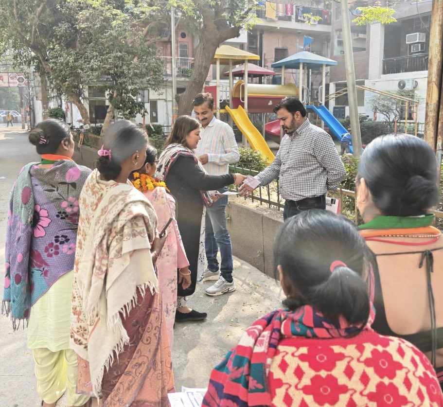 NayakRagini's tweet image. क्यों पड़े हो चक्कर में ???
कोई नहीं है टक्कर में 👊🏻

हमारी वज़ीरपुर विधानसभा के Ward 65 नगर निगम उप चुनाव में कांग्रेस प्रत्याशी ‘विशाखा रानी’ को Door to Door campaign में मिला अपार समर्थन और सहयोग 🙏

हाथ बदलेगा हालात 🖐🏻