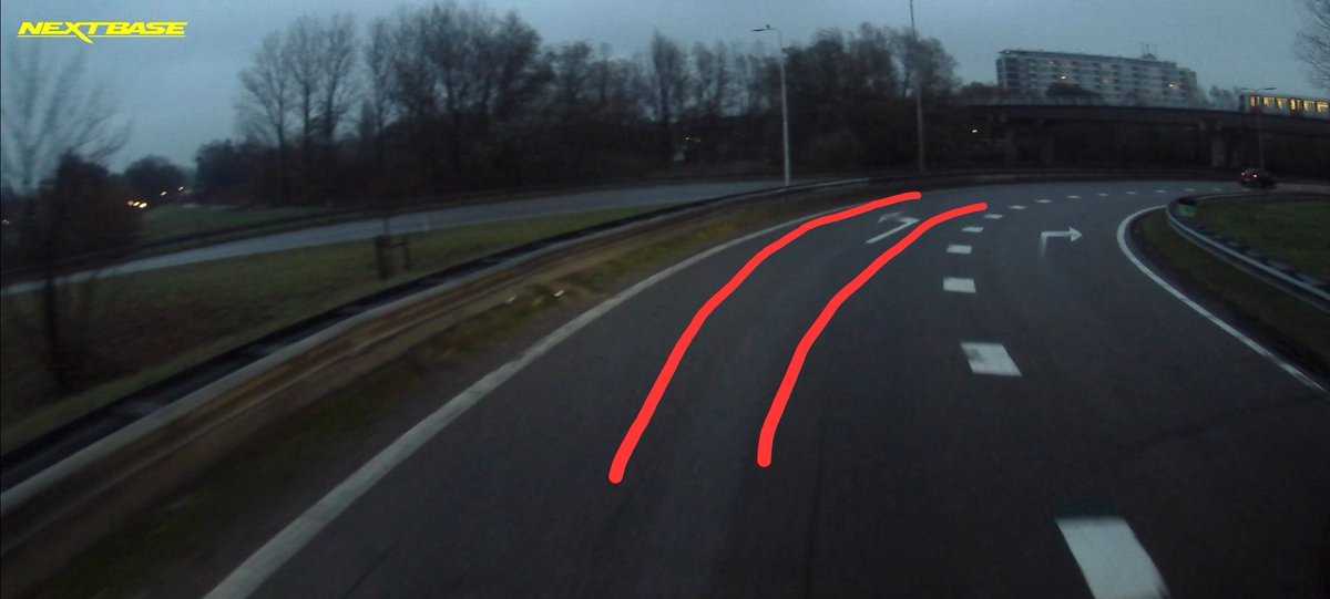 tonnieontour's tweet image. ⚠️| Beste @Rwsverkeersinfo, op de afrit #Schiedam/#Vlaardingen ligt thv #A4 71.8li [C] een oliespoor. Kunnen jullie iemand aansturen hier een kijkje te nemen? #olieopdeweg #gladheid