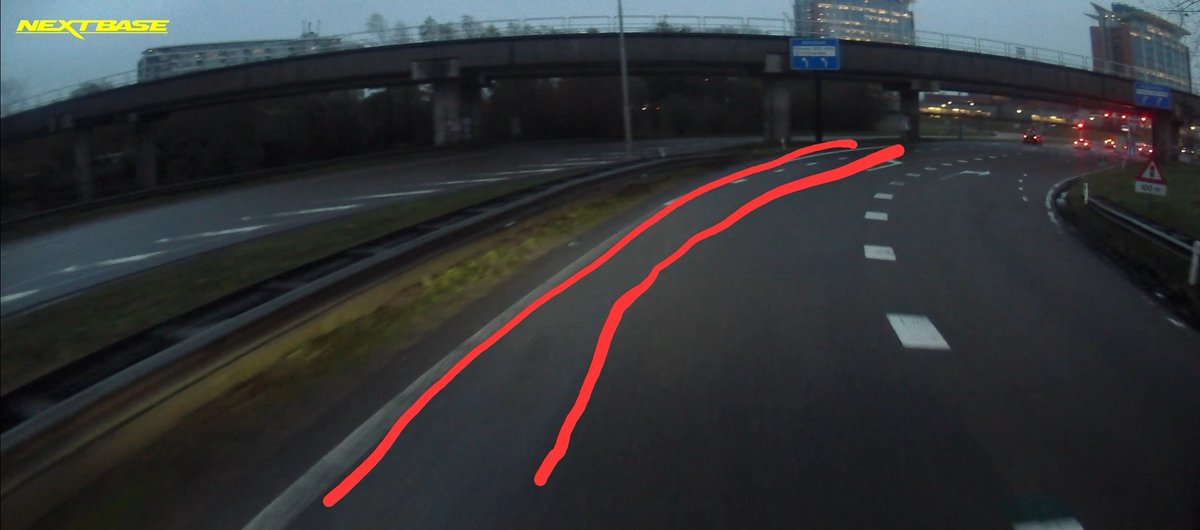 tonnieontour's tweet image. ⚠️| Beste @Rwsverkeersinfo, op de afrit #Schiedam/#Vlaardingen ligt thv #A4 71.8li [C] een oliespoor. Kunnen jullie iemand aansturen hier een kijkje te nemen? #olieopdeweg #gladheid