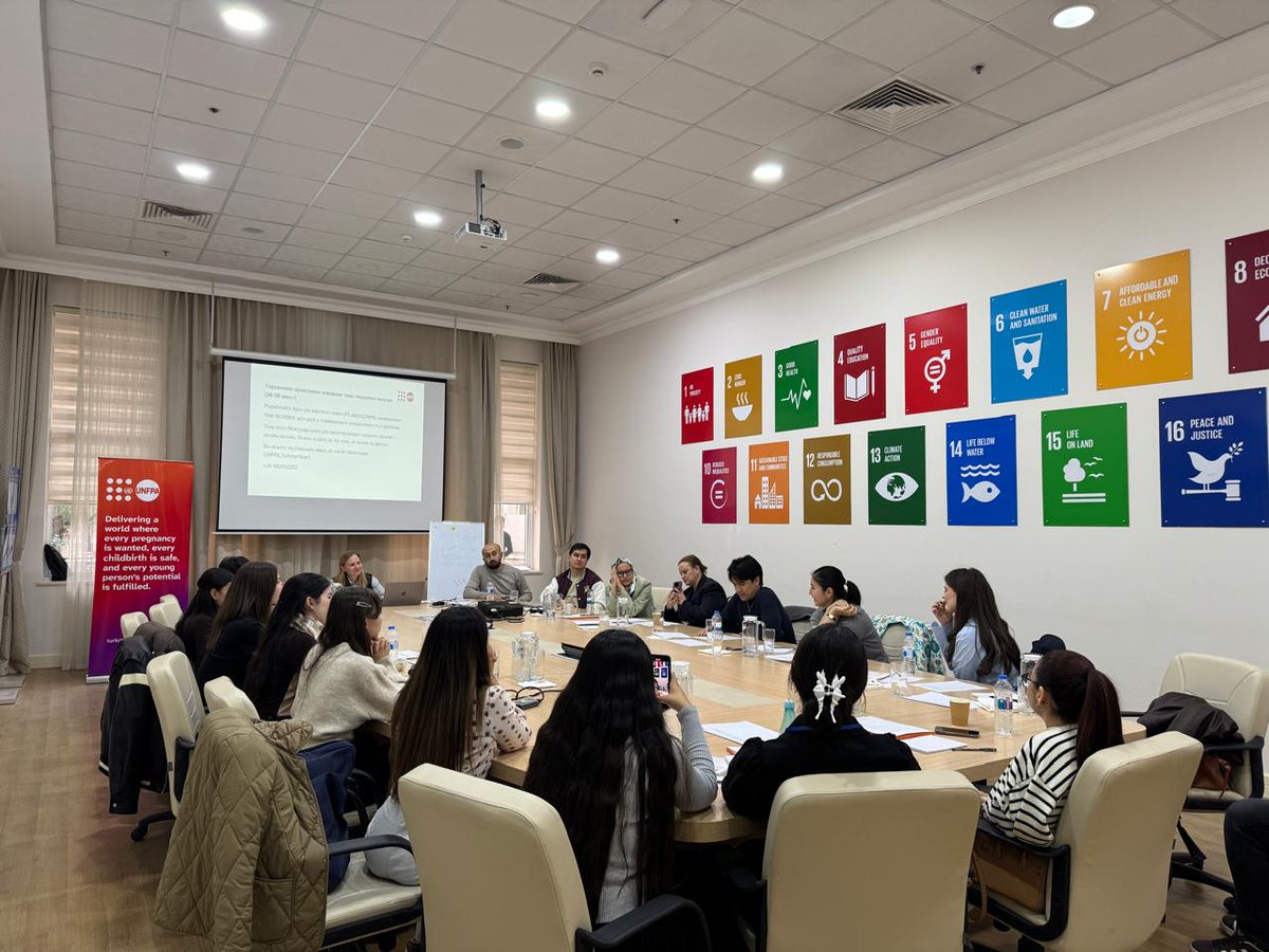 As part of #16Days of Activism, <a href="/UNFPA/">UNFPA</a> in 🇹🇲 held a 2-day training (Nov 26-27) led by Ms. Marina Dmukhovskaya on ethical gender coverage. Media reps reinforced their capacity to uphold the #DoNoHarm principle, champion positive social norms, &amp; combat #digitalviolence.