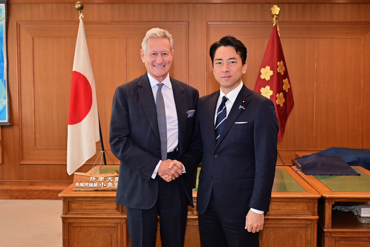 ModJapan_en's tweet image. On Nov 28, DM Koizumi received a courtesy call from Executive Chairman Chipman, @IISS_org. They exchanged views on the efforts of IISS under current security environment. #IISS organizes international conferences, including Shangri-La Dialogue, in which JMOD/JSDF actively engages