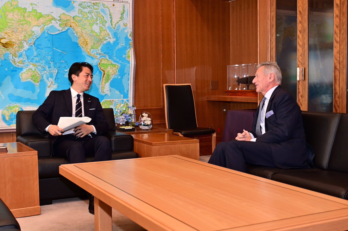 ModJapan_en's tweet image. On Nov 28, DM Koizumi received a courtesy call from Executive Chairman Chipman, @IISS_org. They exchanged views on the efforts of IISS under current security environment. #IISS organizes international conferences, including Shangri-La Dialogue, in which JMOD/JSDF actively engages