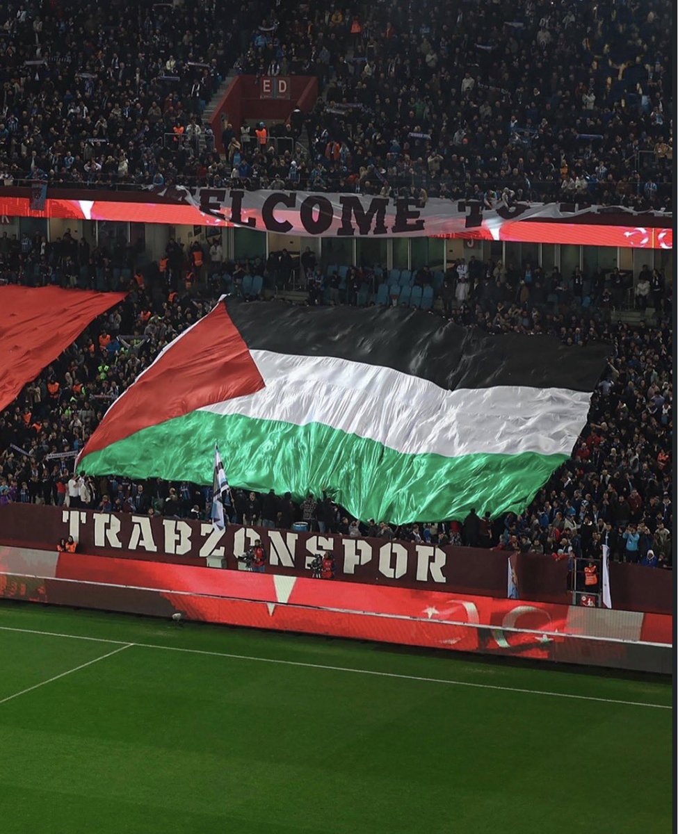 Coca-Cola'nın sponsorluk teklifini
🇵🇸 Filistin hassasiyeti nedeniyle
geri çeviren #Trabzonspor Kulübü'nü
tebrik ederiz.