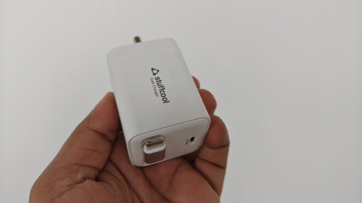 nirmaltv's tweet image. Stuffcool Zeno GaN charger, 30w type C port with built-in retractable cable. The finish looks really good 
#Stuffcool #GaNCharger