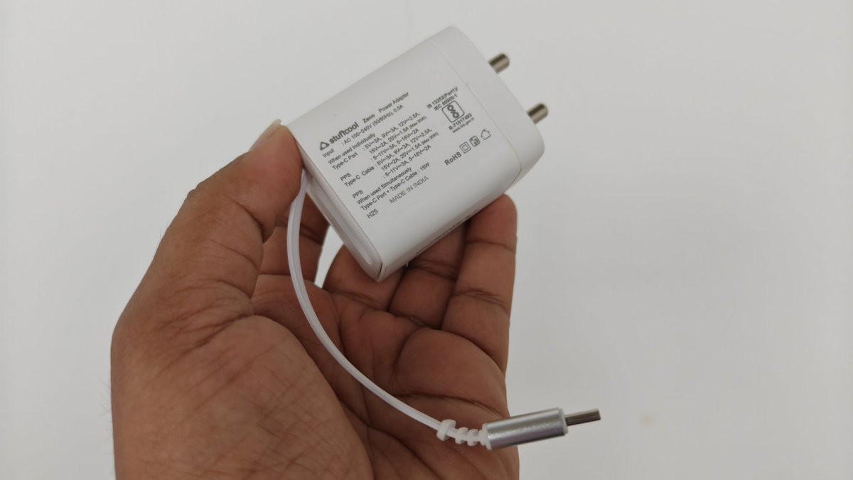 nirmaltv's tweet image. Stuffcool Zeno GaN charger, 30w type C port with built-in retractable cable. The finish looks really good 
#Stuffcool #GaNCharger
