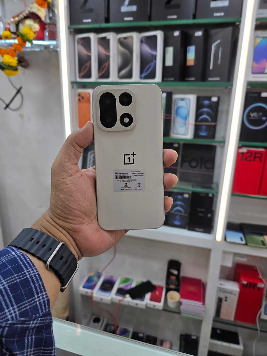 Phonenurd's tweet image. Got this activated one plus 15 (512gb) at just 40k , stay tuned for some camera comparison and review .
