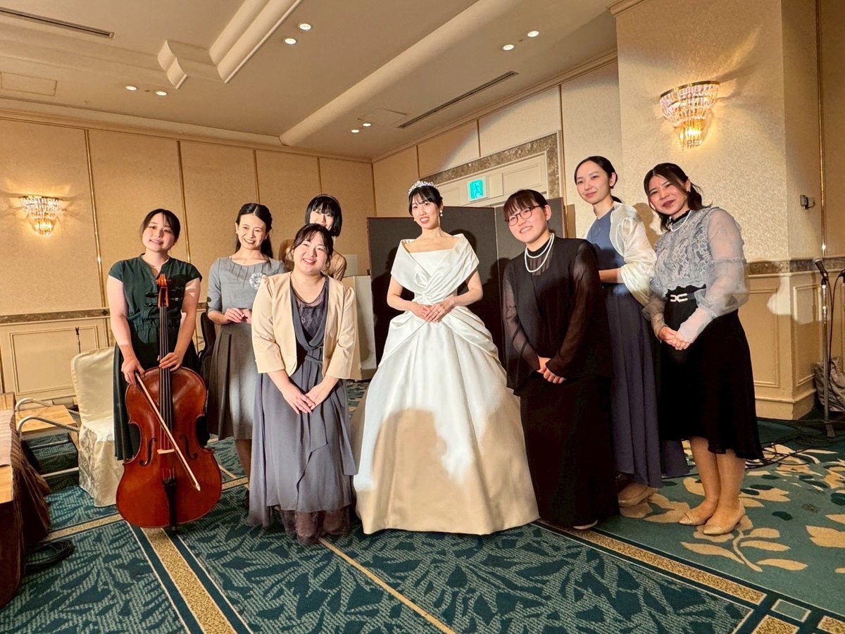 先日団員の結婚式に出席しました♪
披露宴では余興で3曲歌わせていただきました😊
Tuttiらしさを忘れずにアンコール曲では会場の皆さんと一緒に踊りました👏Tuttiは「みんなと一緒に」を大切にしています！さて、次はTuttiミニコンサートです！
#tutti#合唱 #ミニコンサート