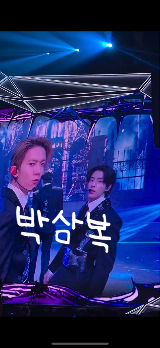 h_loveeeee_'s tweet image. ㄹㅇㅈ 사복입은줄 알앗음 사복도 저렇게 입길래
무대 의상인데 반짝이 아니라서 예쁜듯 
생각보다 뭘 많이해서 신경쓴게보엿음
ㅇㅎㅇㅍ 멤버 한명 독무한것도 예뻣음 
ㅇㅇㅂ 무대의상 ㅈㄴㅈㄴ 예쁨 
제일 중요한 ㅅㅋㅈ ㅌㄹㅈ를 못 봄 ㅆ ㅣ발