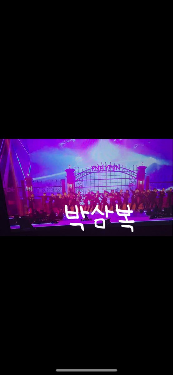 h_loveeeee_'s tweet image. ㄹㅇㅈ 사복입은줄 알앗음 사복도 저렇게 입길래
무대 의상인데 반짝이 아니라서 예쁜듯 
생각보다 뭘 많이해서 신경쓴게보엿음
ㅇㅎㅇㅍ 멤버 한명 독무한것도 예뻣음 
ㅇㅇㅂ 무대의상 ㅈㄴㅈㄴ 예쁨 
제일 중요한 ㅅㅋㅈ ㅌㄹㅈ를 못 봄 ㅆ ㅣ발