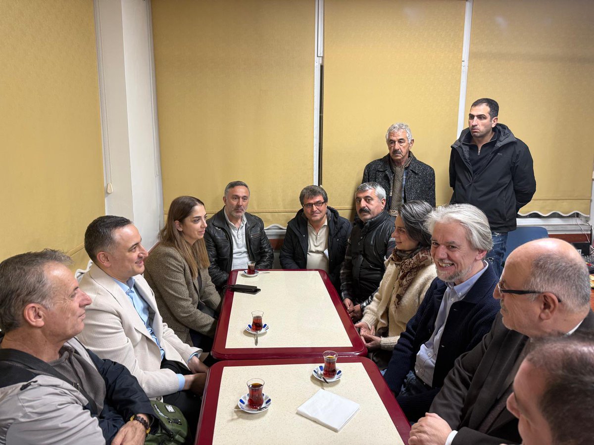 Üsküdar ve İBB Meclis Üyemiz Bülent Kaygun’un tahliyesinin ardından, Üsküdar Belediye Başkanımız Sayın Sinem Dedetaş ile birlikte kendisini karşıladık. Yaşanan sürecin ardından yeniden bir araya gelmek, dayanışmamızın ne kadar güçlü olduğunu bir kez daha gösterdi.