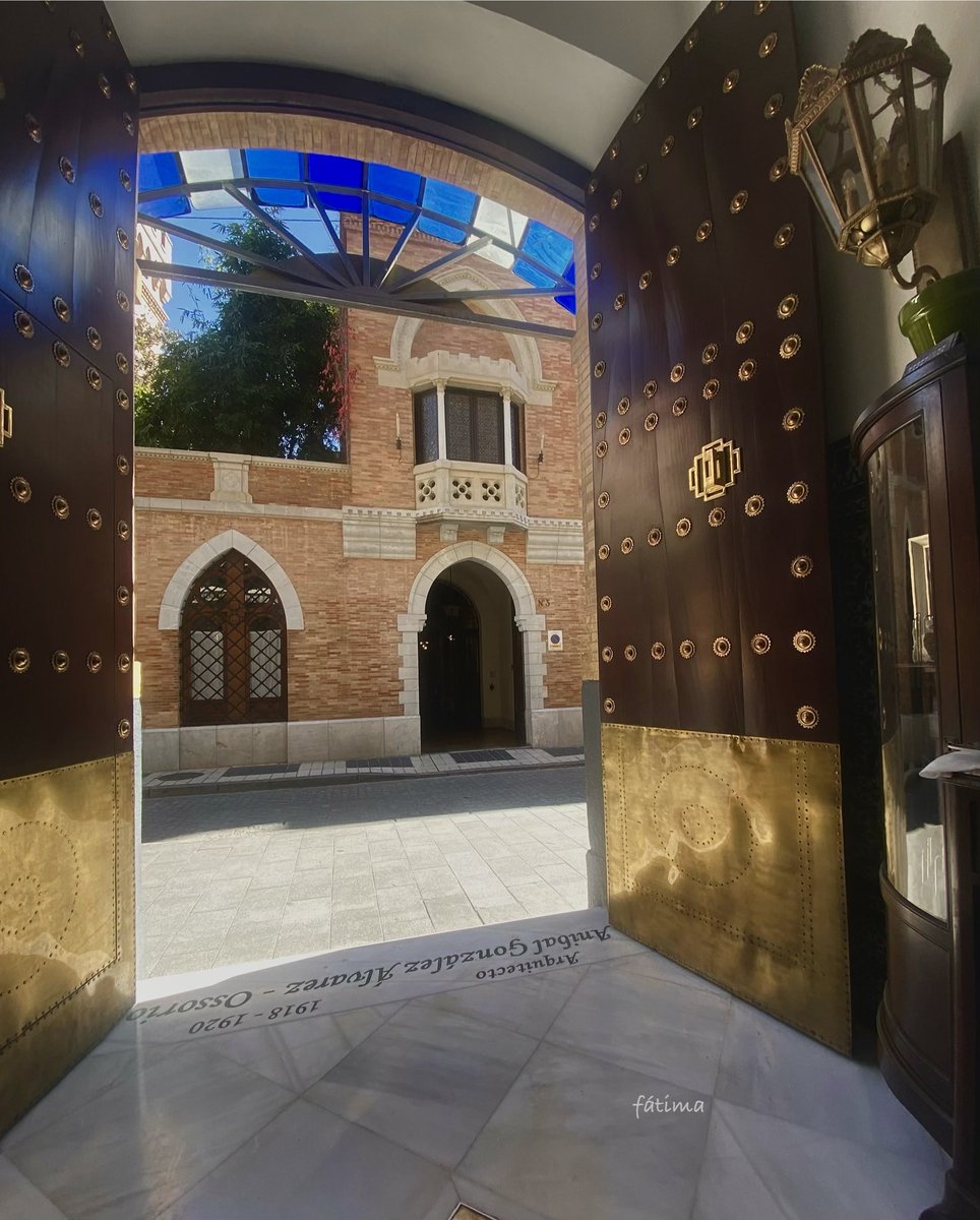 Viernes…

    Vamos abriendo las puertas…