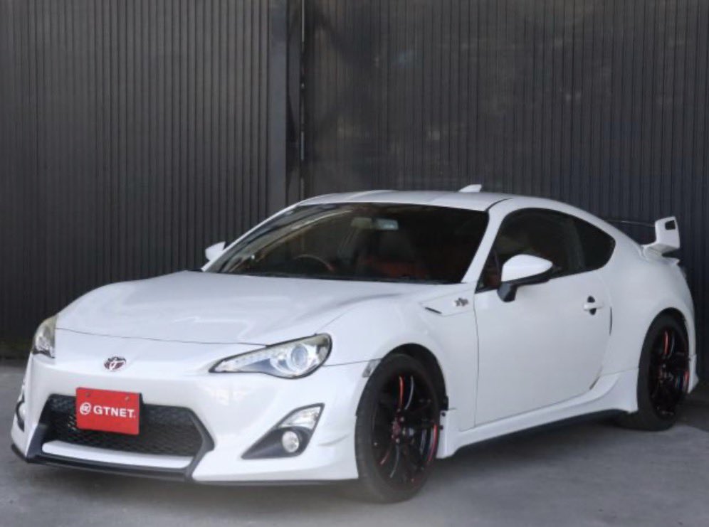 GTNET_yokohama's tweet image. 🏎️在庫情報🏎️
⁡
トヨタ 86 GTリミテッド
⁡
年式:2015年(平成27年)
形式:DBA-ZN6
カラー:パール系
走行:91,000Km
シフト:6F
修復歴:なし
車検:2026年(令和8年)1月
⁡
ROWENリアウィング、社外スポイラー(F/R/サイド)、WORK　EMOTION18AW、柿本マフラー、ETC
#トヨタ #柿本マフラー #gtnet #gtnet横浜