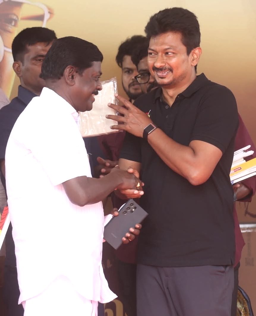 Sivapadmanathan's tweet photo. இளம் தலைவர் மாண்புமிகு துணை முதல்வர் @Udhaystalin அவர்களை (27/11/2025)சந்தித்து பிறந்தநாள் வாழ்த்து தெரிவித்த போது.. https://t.co/Lc5XcOv2US