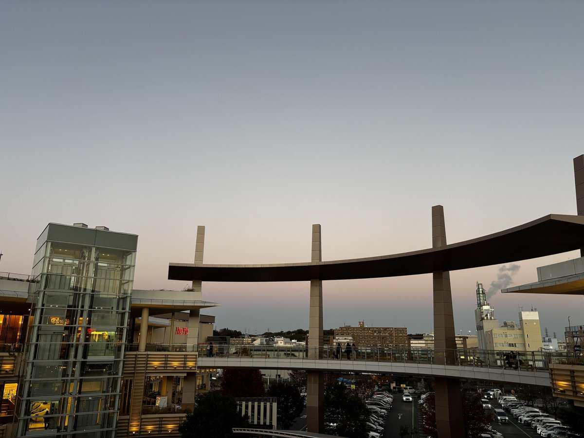 _m2_thinkpader's tweet image. 曇ってるかと思ったら空綺麗なだけだった