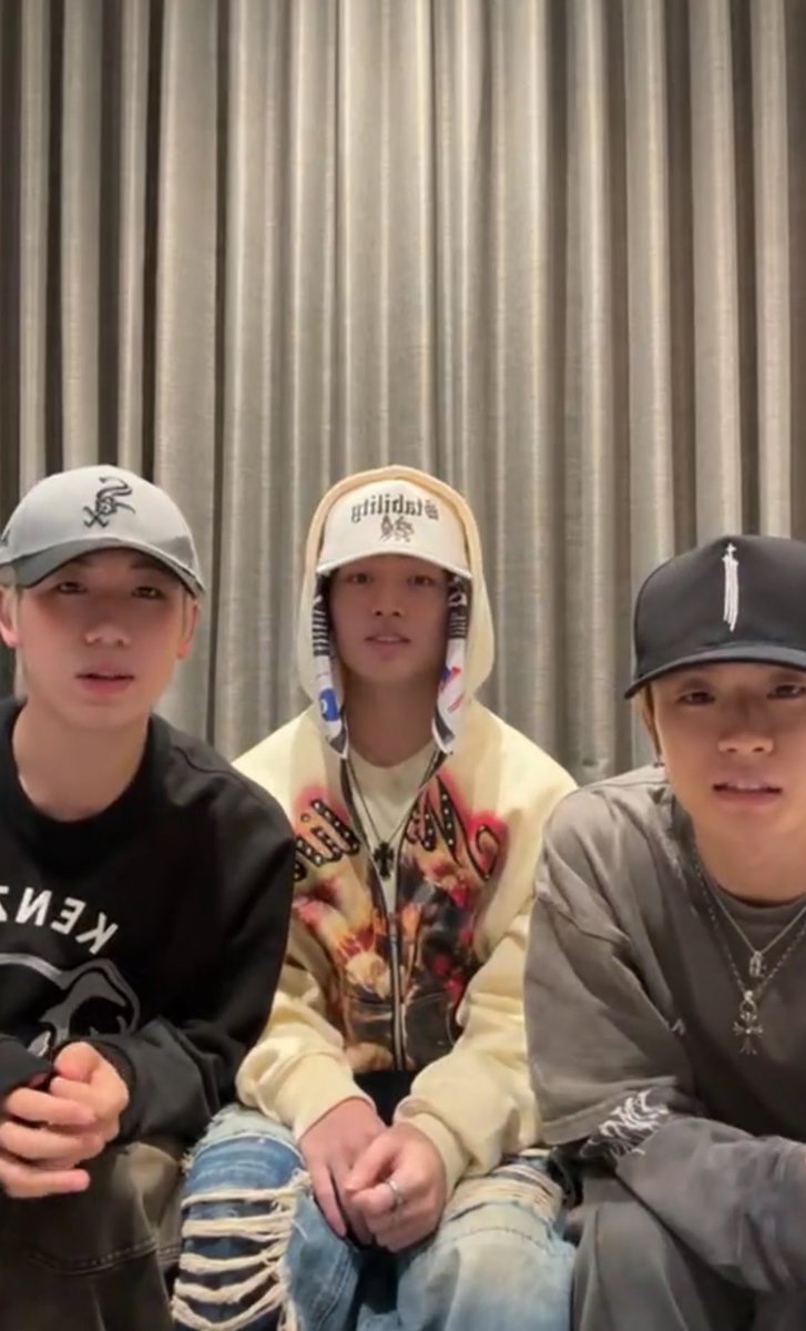 tmk_mz's tweet image. サプライズゲリラライブ聞いてないーー😭✨
𝑭𝒓𝒊𝒅𝒂𝒚会いに来てくれた。。。😭😭😭💕