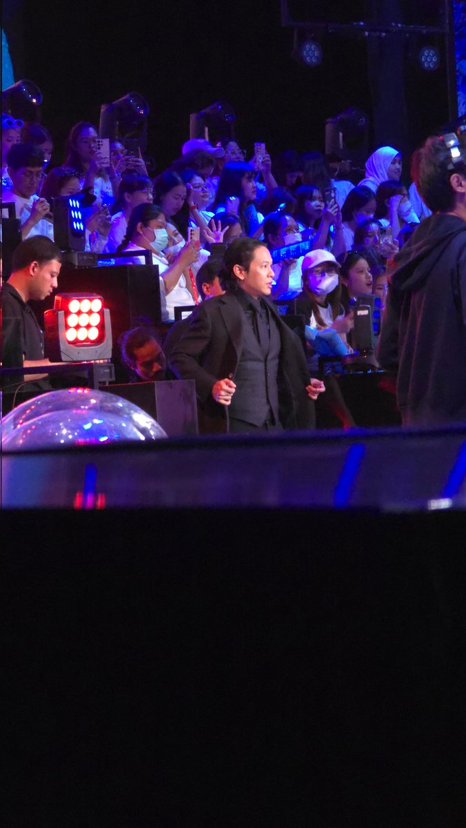 พี่ชาวีแล้วพี่จะใส่สูทมาทำไม