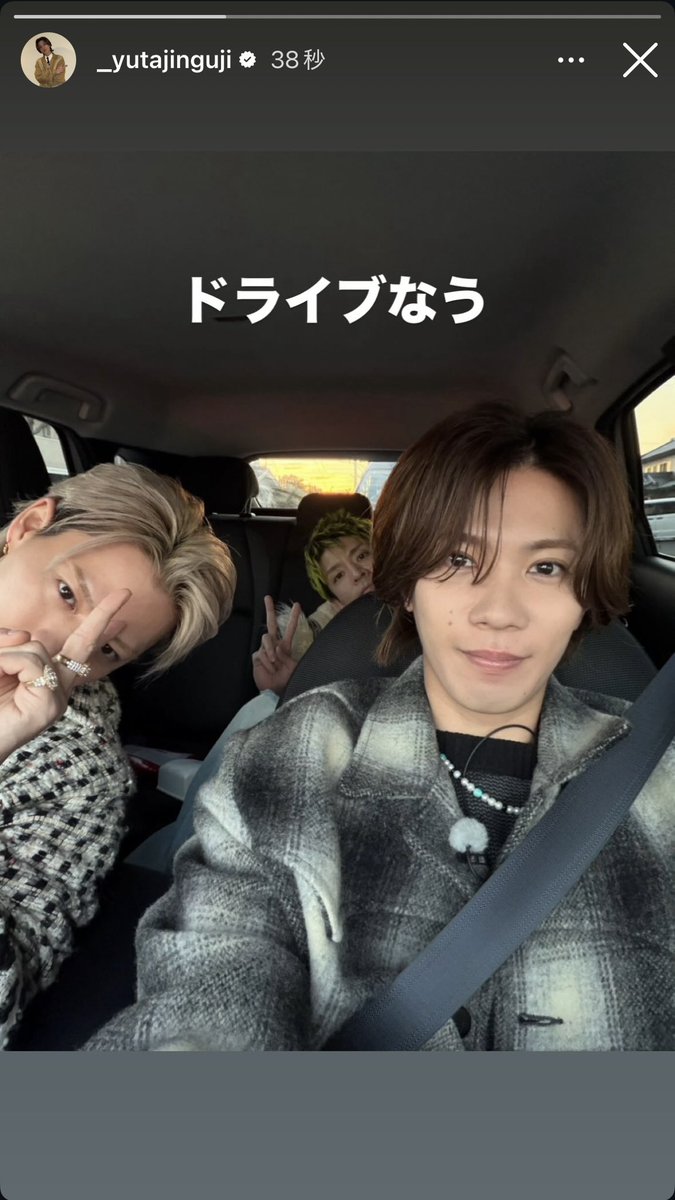 kuma_porco's tweet image. ピンマイクつけてるってことは、特典映像撮影してくれてるってことなの？そうなの？楽しみすぎてハゲそうなんですけど😍💜❤️🩵

#Number_i  #岸優太 #kc #平野紫耀 #神宮寺勇太 #yutakishi #yutajinguji #shohirano