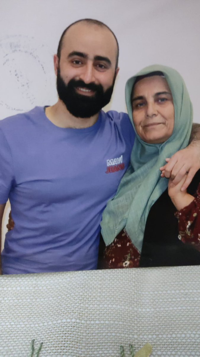 AyseSevimli8's tweet photo. Her gün Söyleyeceğim; 👉👉👉  Ahmet bahadır Özmen müebbet hapis cezasına çarptırılan tek suçu Kursiyer pilot olmak;
| 18.Gün 
Sessiz kalmak artık bir seçenek değil! Sen de katıl: ❤️ bırak, etiketle, paylaş! Kursiyer teğmenler askeri öğrenciler erler uzman çavuşlar alt rütbeli askerler 15 temmuz'un faili değildir mağdurudur #SesimizeSesVerTurkiye

#SessizKalmayız #Adalet #gün18 #HerkesSöylesin @harbiyelikardsi @NumanKurtulmus @yilmaztunc @YildizFeti @dbdevletbahceli @RTErdogan @devapartisi @CHP_iletisim @DEMGenelMerkezi