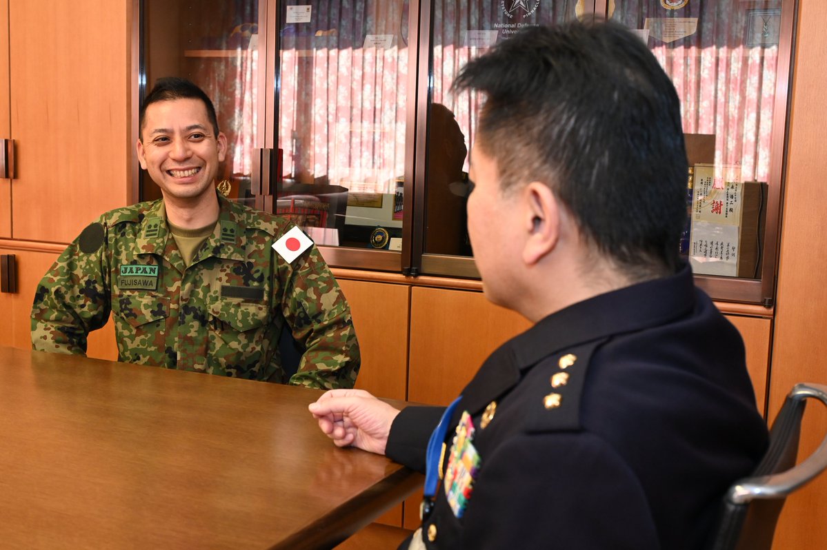JapanJointStaff's tweet photo. On November 28, #VCJJS LTG MATSUNAGA Koji received a report from LTC Fujisawa on his departure to the United Nations Field Medical Assistants Course(#UNFMAC) conducted in Cambodia, as part of the #UNTPP. https://t.co/mxCehV3gz2
