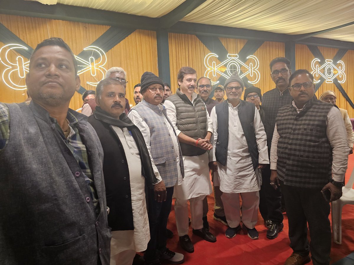 MDhananjaySingh's tweet image. गंगाप्रसाद पटेल जी (कोटेदार) के बिटिया के वैवाहिक कार्यक्रम में उनके ग्रामसभा गोहदा स्थित आवास पर उपस्थित हुआ।

#जौनपुर