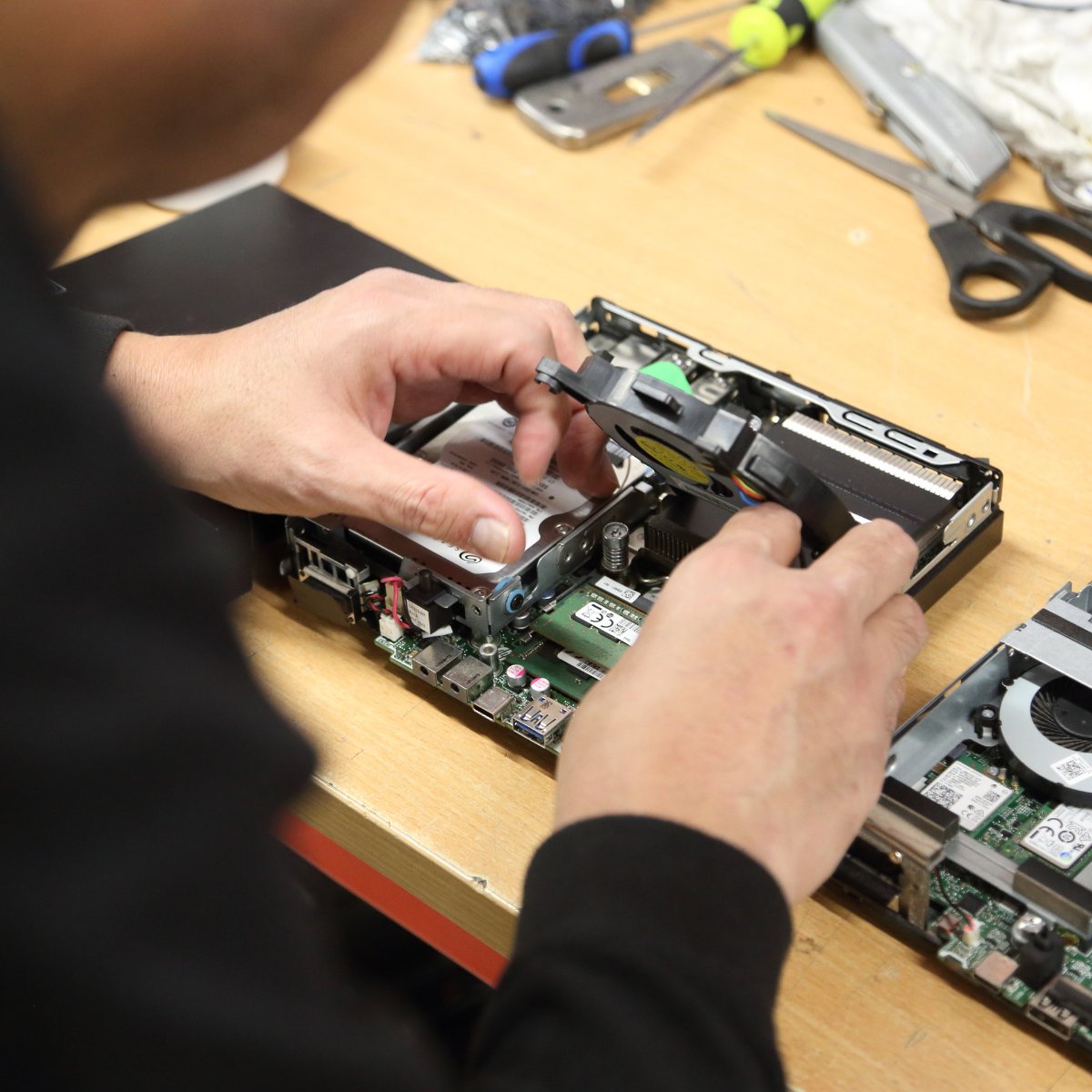 CrownWorkspace's tweet image. 💻 Take a behind-the-scenes look at IT Resale. 

Discover how our approach protects data, reduces cost, supports the circular economy, and delivers value back to you.

📽️Watch now: bit.ly/3XT6mEB 

#ITResale #CircularEconomy #Sustainability #RefurbishedIT