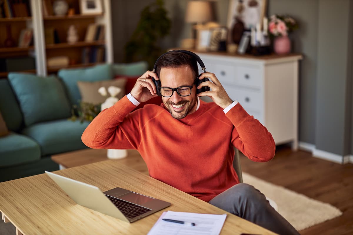 Blog_RH_com's tweet image. Le télétravail s’impose durablement dans les entreprises françaises. Mais 2025 marque un tournant : hybridation, nouvelles règles, et enjeux de management et de cohésion à repenser.

👉 Lire l’article : blog-rh.com/2025/11/avenir… #RH #Management