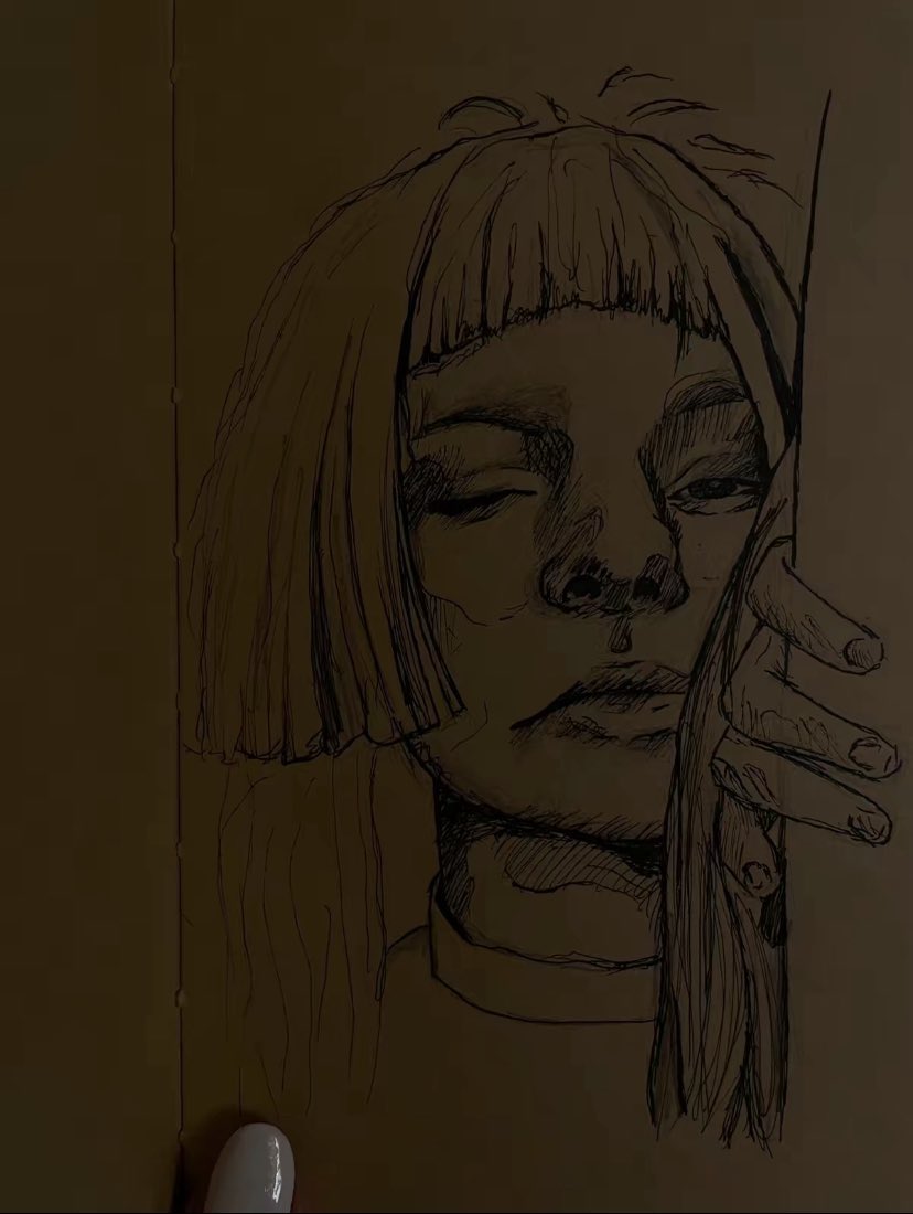 بارت تو من 

"جدًا مُغرمه بـ رسماتي 🌷"